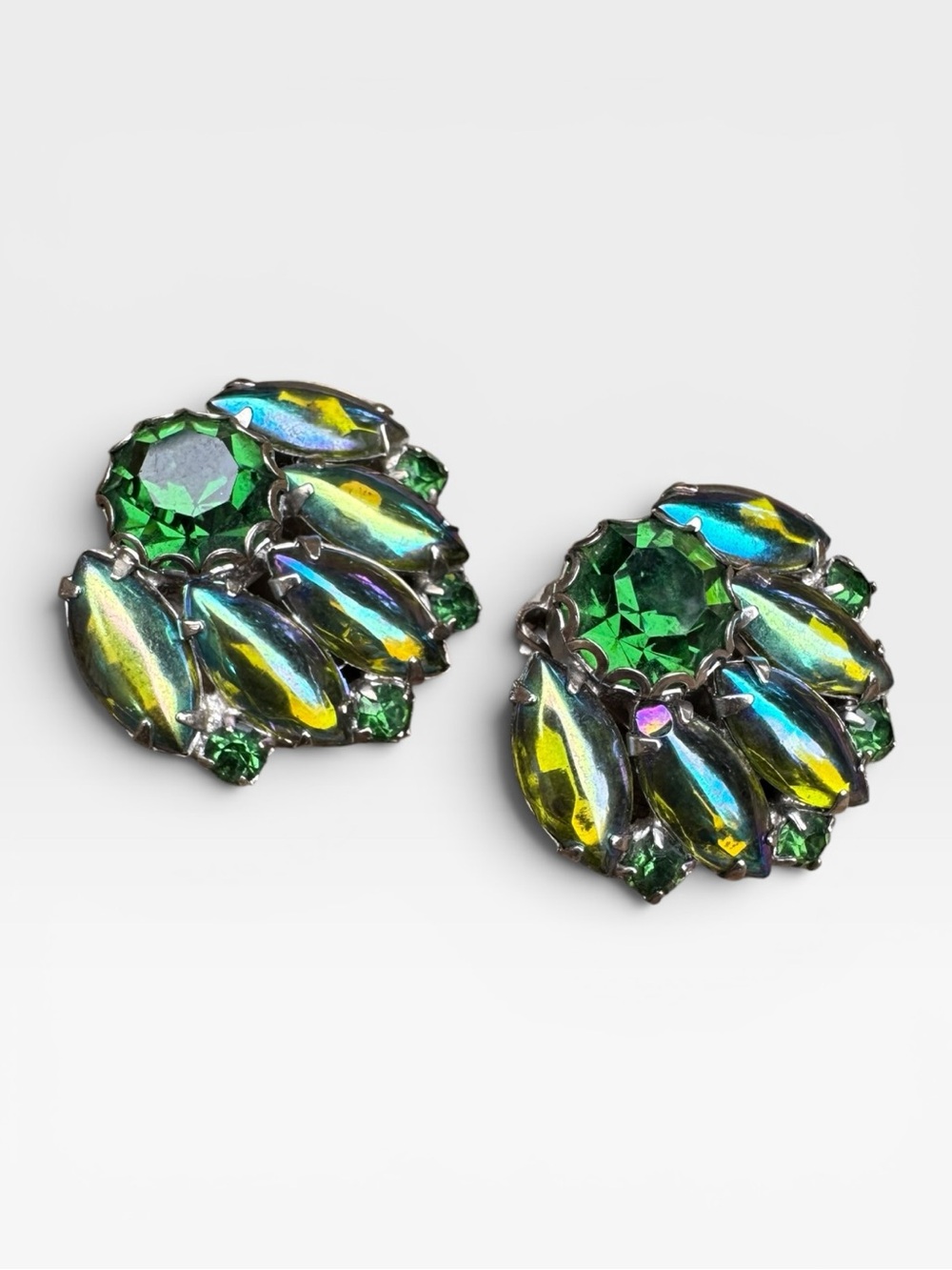 VINTAGE Green Marquis Carnival Glass Clip-On Earrings - Picture 3 of 6